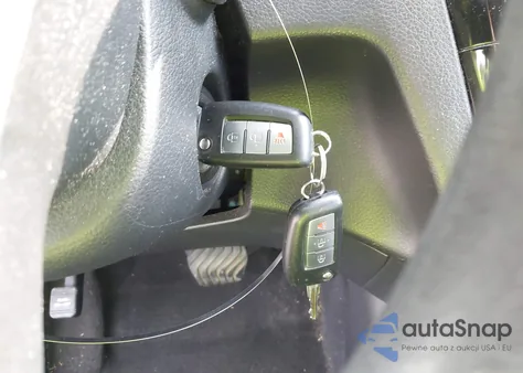 2017 Nissan Rogue S z USA, uszkodzony, nr VIN KNMAT2MVXHP590367